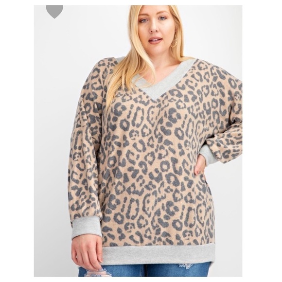 Last! Plus Size V-Neck Brushed Leopard Print - Picture 3 of 6